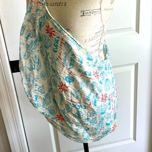 EUC FREE PEOPLE Summer tote bag starfish, seashell design cream, and blue